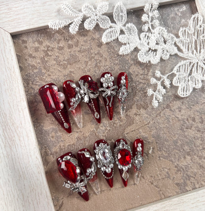 红色立体贴钻美甲