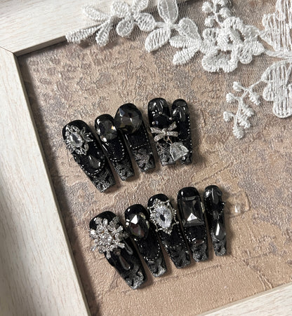 黑天鹅手工贴钻美甲