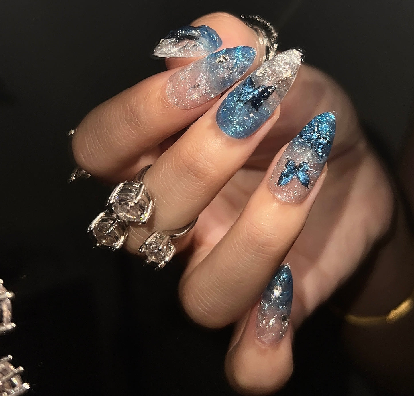 高级蓝色立体蝴蝶改钻美甲