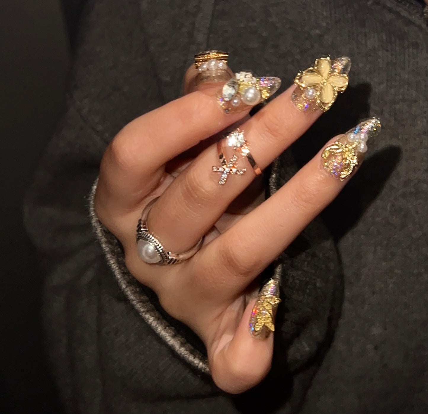 高级金色立体珍珠贴钻美甲