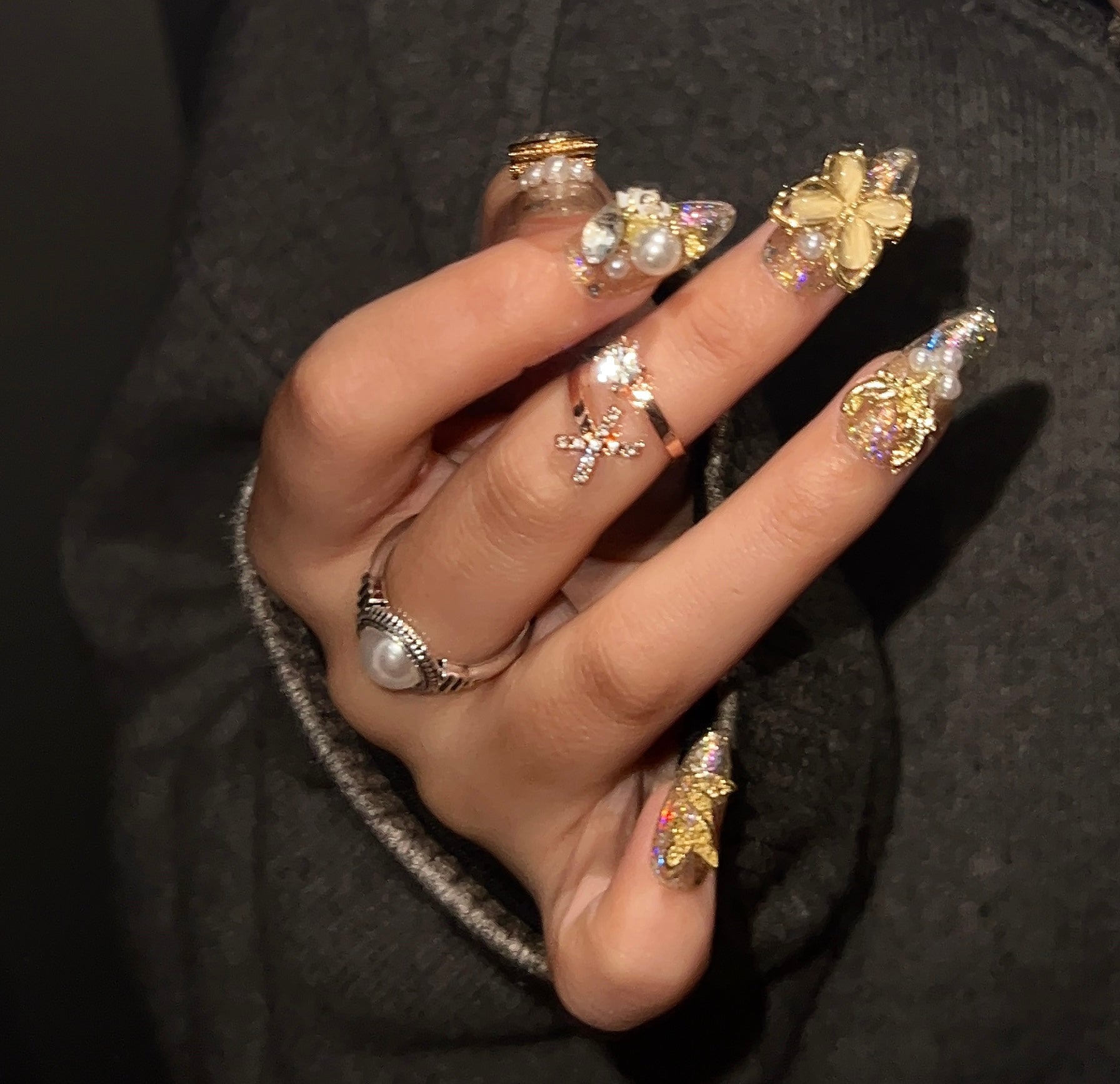 高级金色立体珍珠贴钻美甲