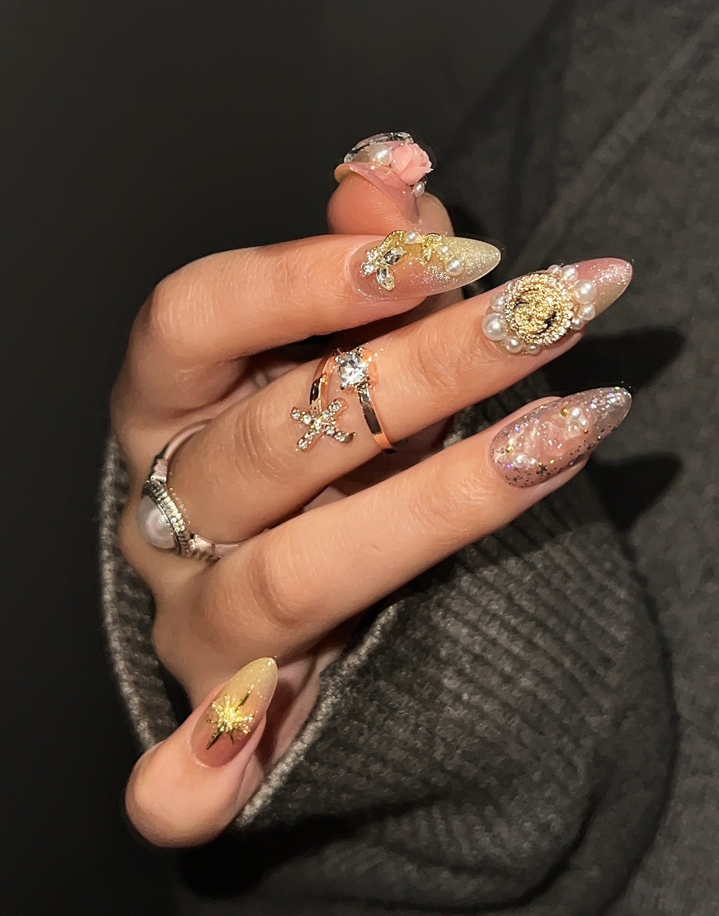 立体设计感珍珠雕花美甲
