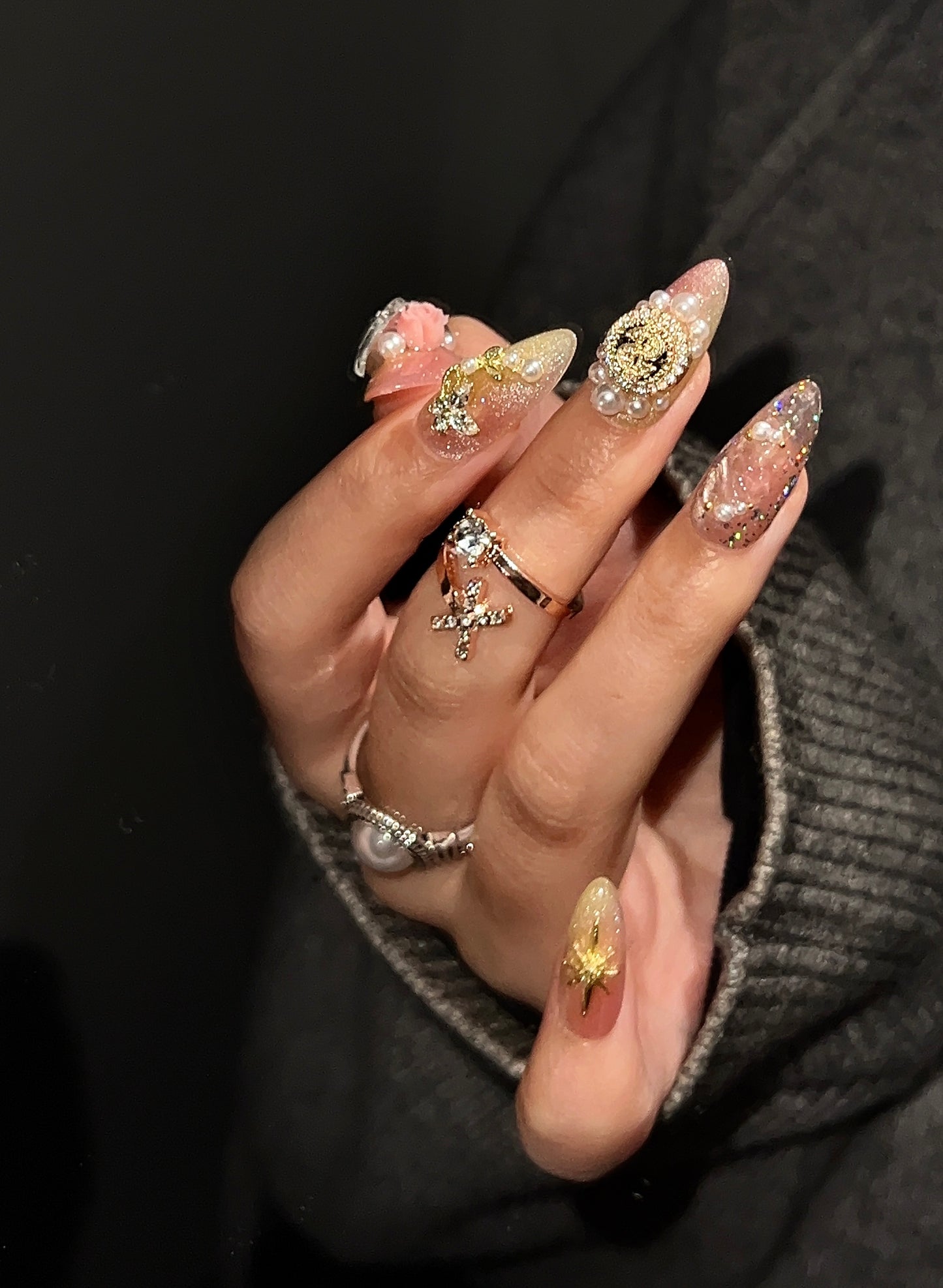 立体设计感珍珠雕花美甲