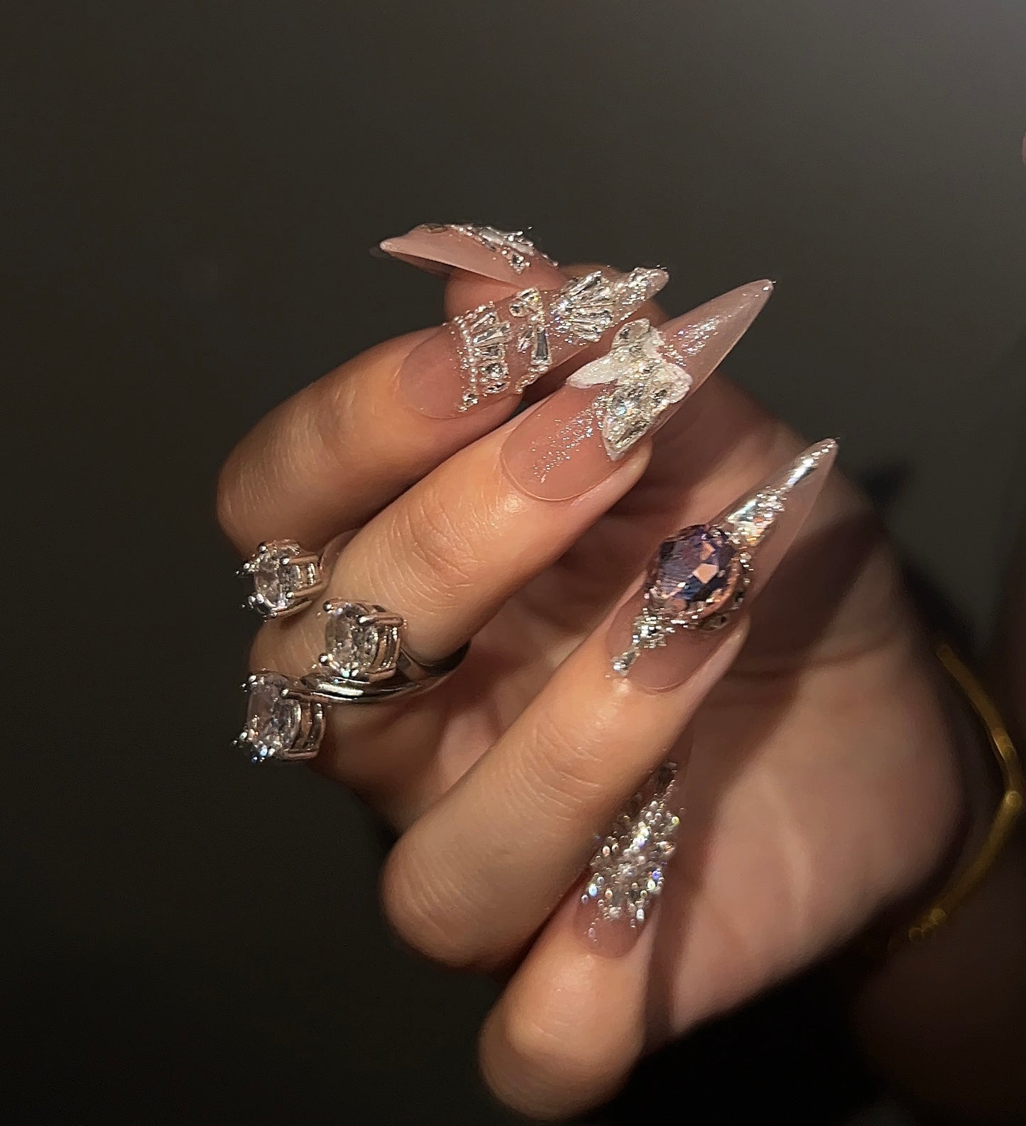 高级粉色立体蝶蝶轻奢手工贴钻美甲